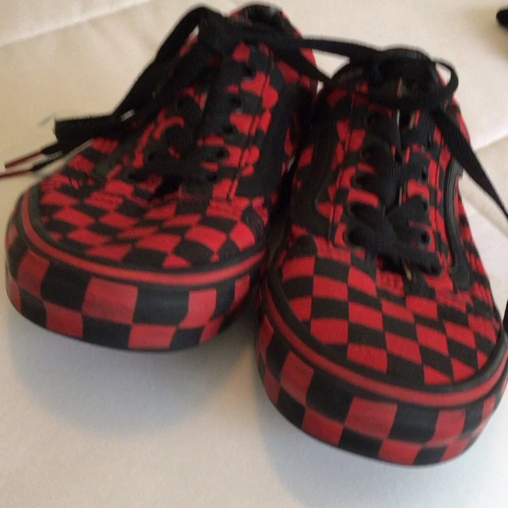 Vans - Red and Black Unisex checkerboard Sneakers - Picture 6 of 9